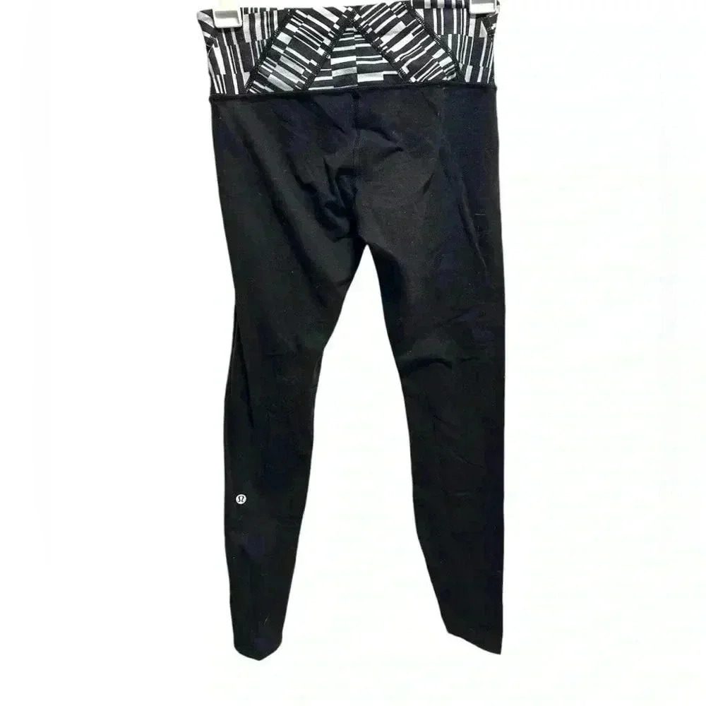 LULULEMON BLACK AND WHITE LEGGINGS